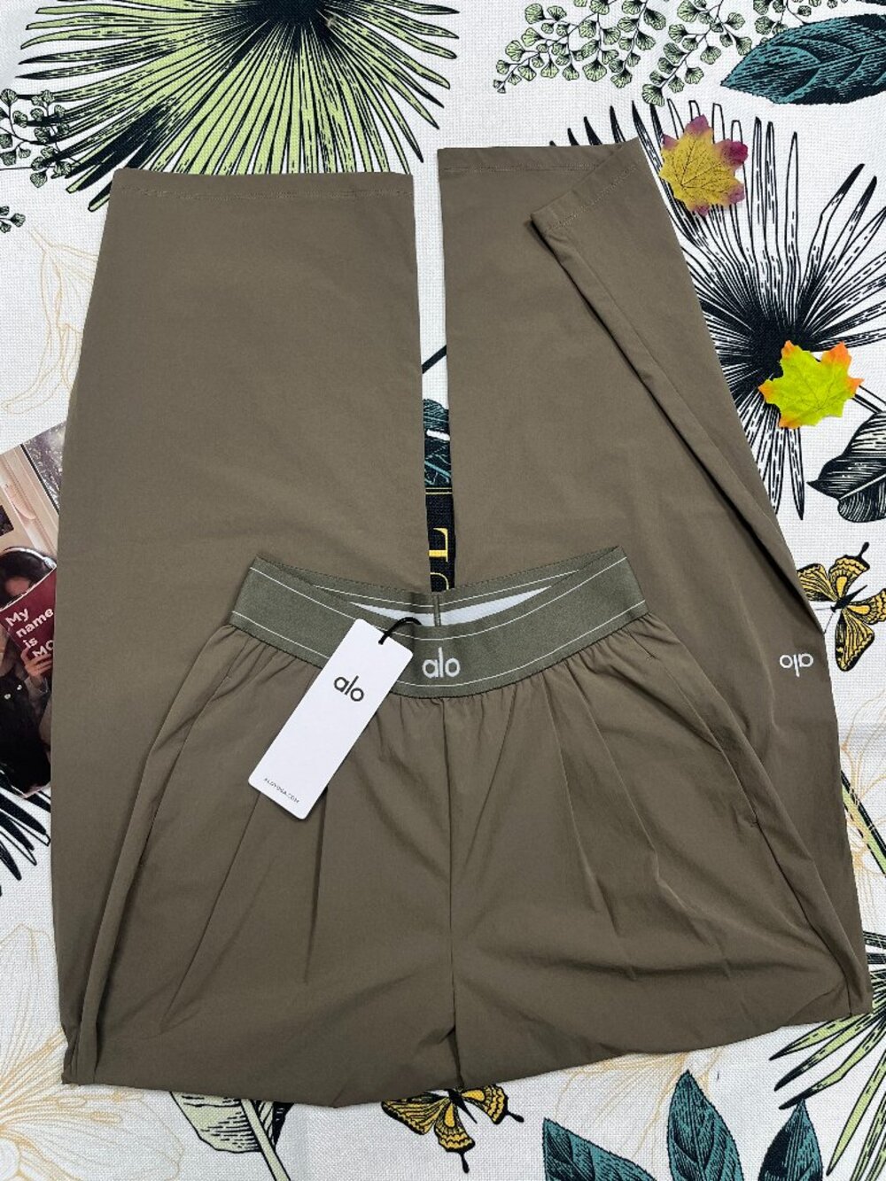 🥰Alo Yoga Suit Up Trousers Olive (Regular Limited) Brand new with tags - Picture 6 of 7